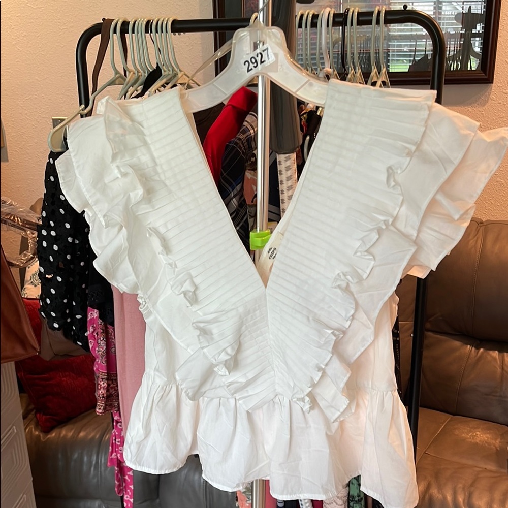 Entro White Sleeveless Ruffled Bib Collar Blouse women's sz L new without tags‎